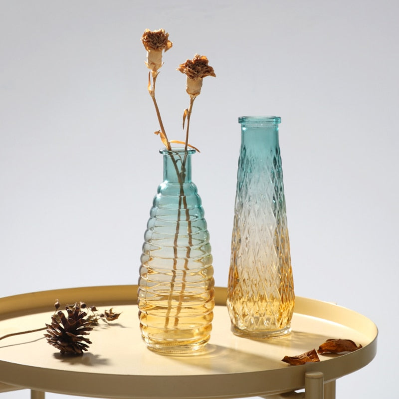 Vase im Retro-Stil transparent farbig