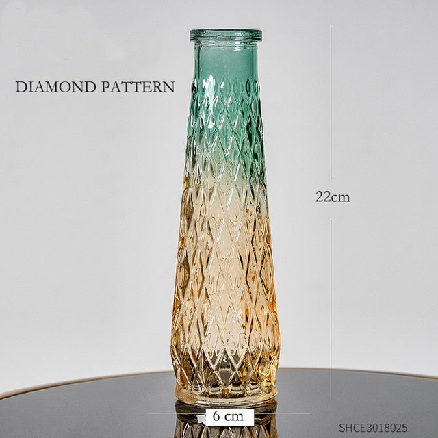 Vase im Retro-Stil transparent farbig